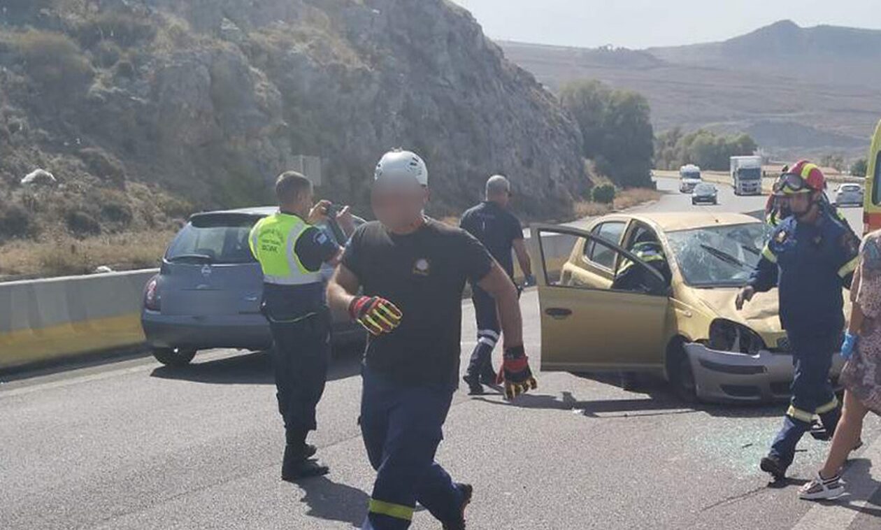 Κρήτη: Σοβαρό τροχαίο στον ΒΟΑΚ – Μία γυναίκα εγκλωβίσθηκε στο αυτοκίνητό της