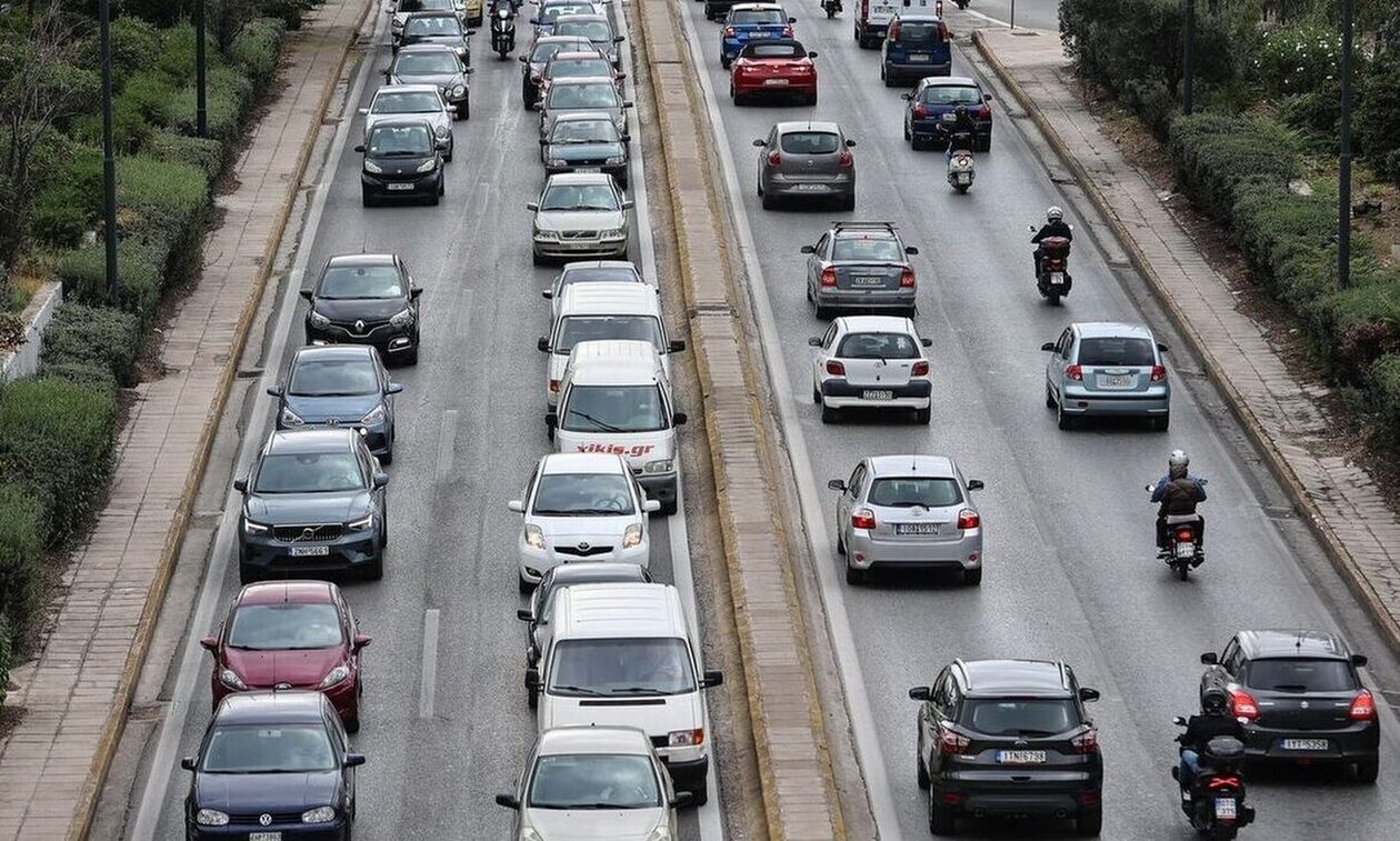 Κίνηση: Απροσπέλαστος ο Κηφισός λόγω δύο τροχαίων – Μεγάλες καθυστερήσεις
