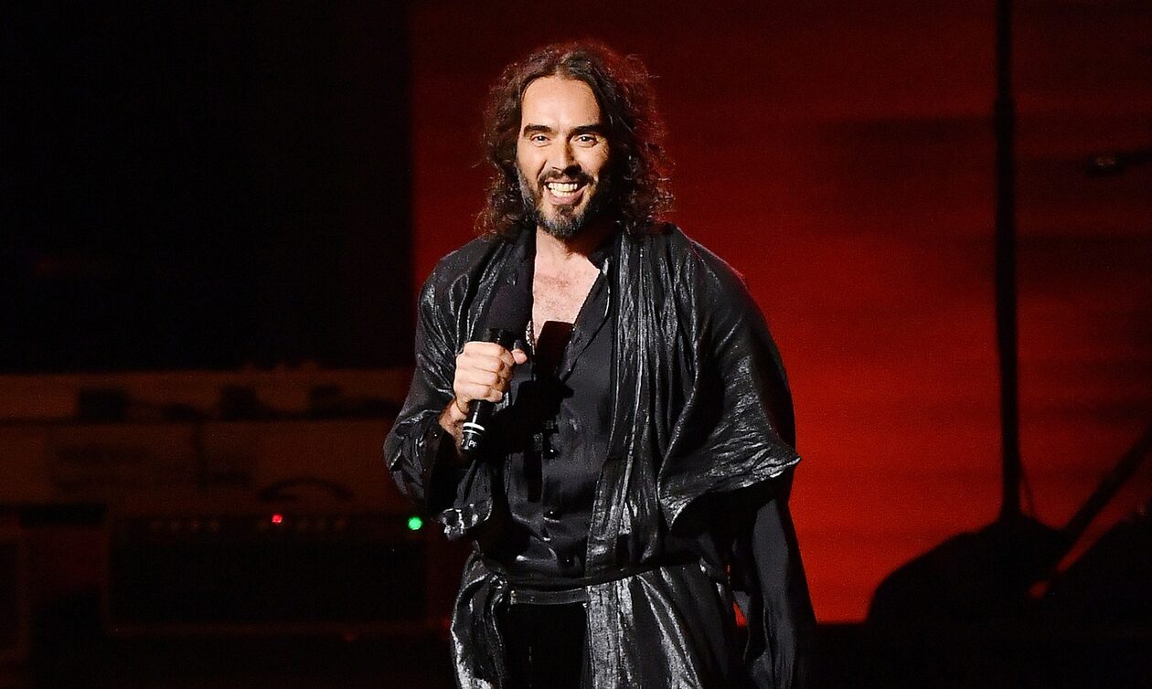 Ράσελ Μπραντ: Δεν θα μπορεί να βγάζει έσοδα από το Youtube – Τι ερευνά η βρετανική αστυνομία