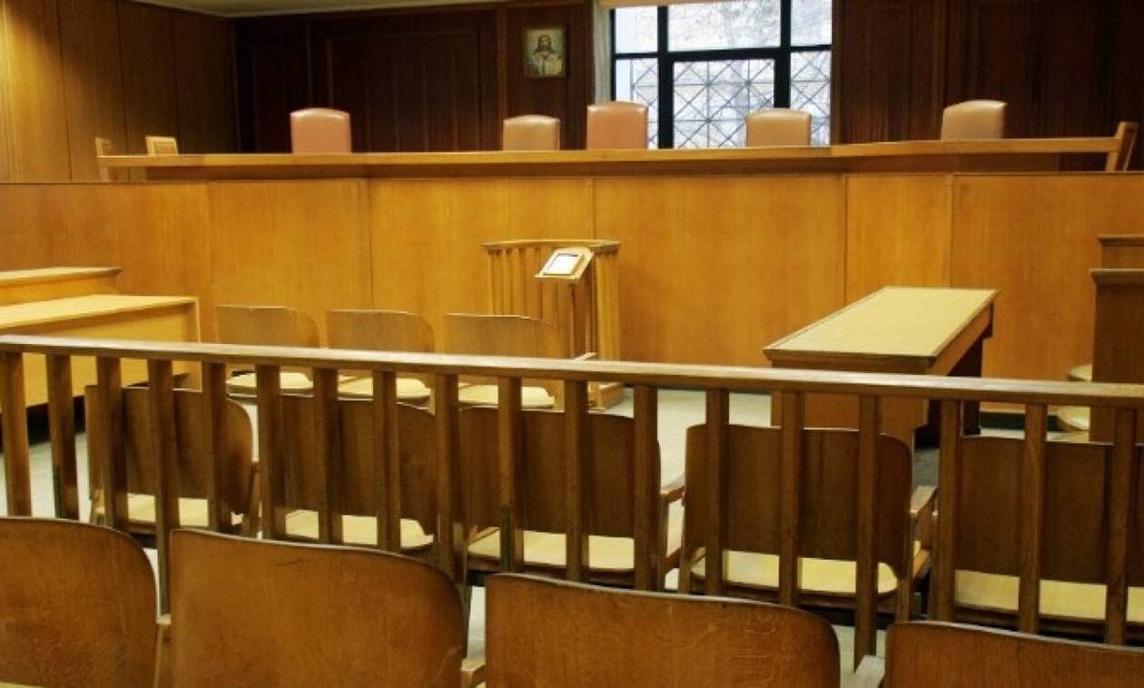 Ψυχιάτρος καταδικάστηκε για την καταδίωξη της εν διαστάσει συζύγου και των ανήλικων παιδιών τους