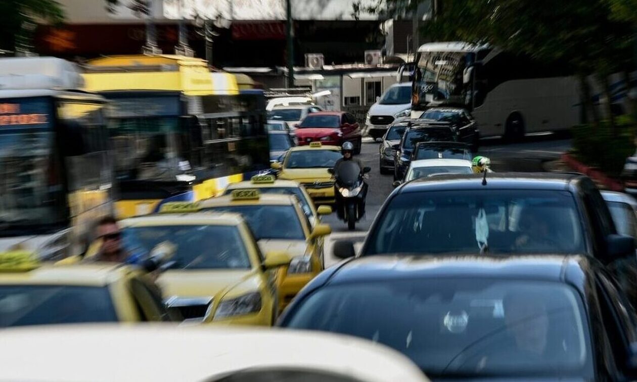 Κίνηση τώρα: Καθυστερήσεις στην Αττική Οδό – Πού υπάρχουν προβλήματα