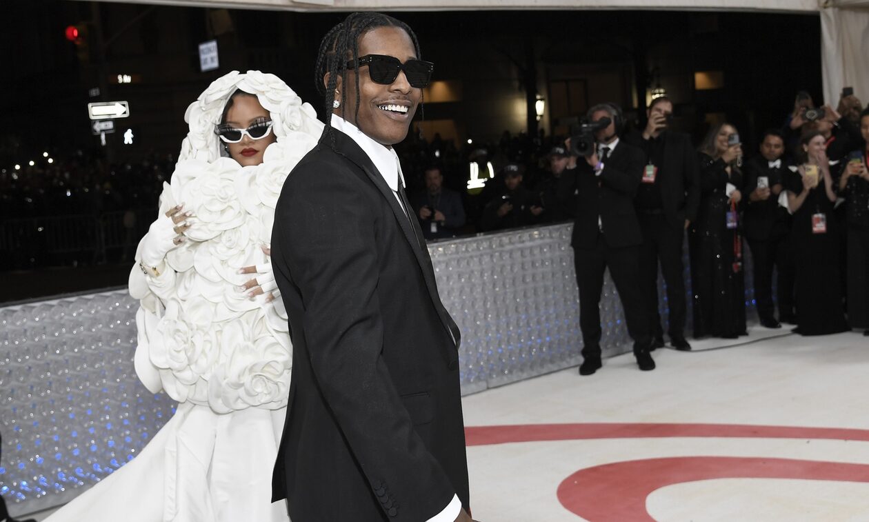 Ριάνα: Οι πρώτες φωτογραφίες με τον νεογέννητο γιο της