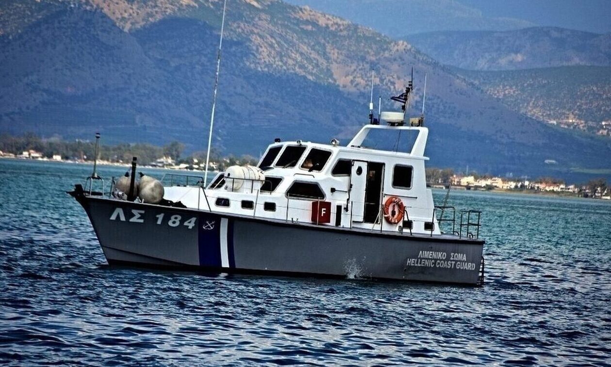Ηράκλειο: Αναστάτωση στο λιμάνι – Φωτοβολίδα «καρφώθηκε» σε πλοίο