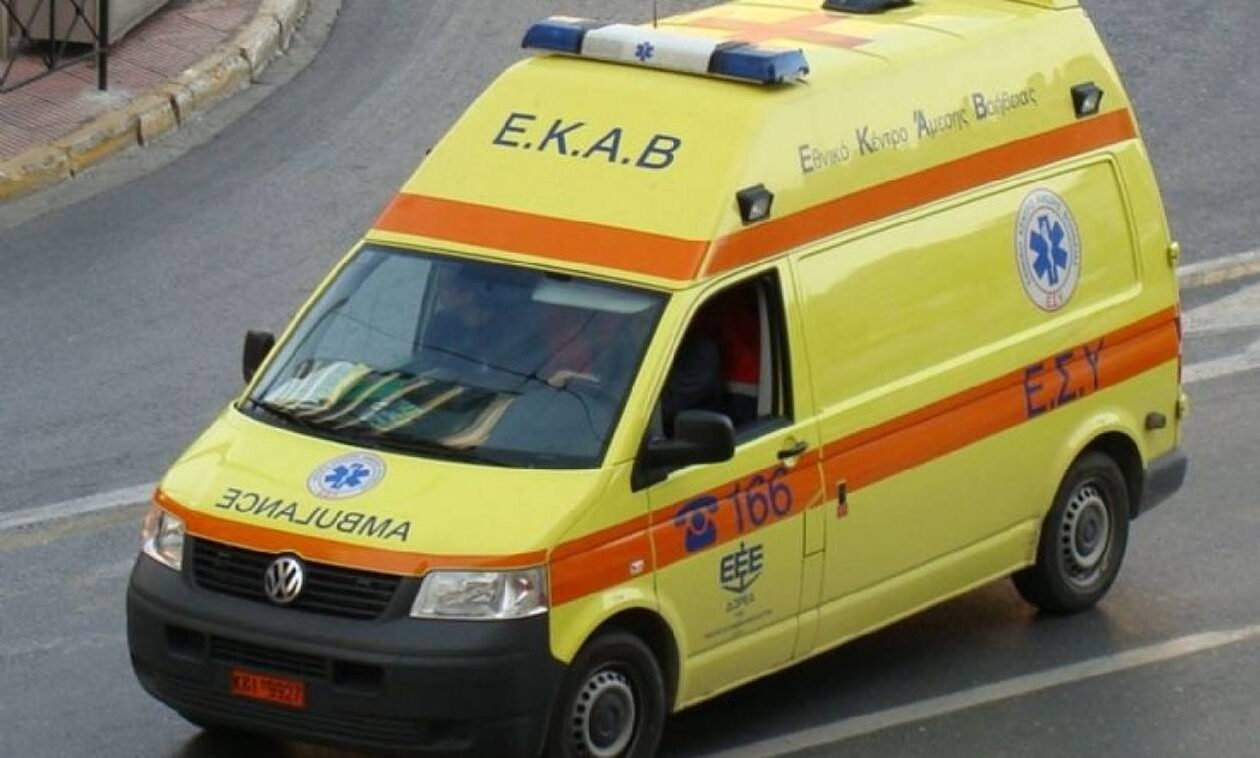 Αμαλιάδα; Βαν παρέσυρε ηλικιωμένη και την πέταξε αρκετά μέτρα μακριά