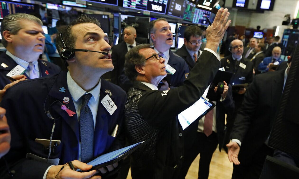 O Πάουελ «έκοψε τον αέρα» στη Wall Street