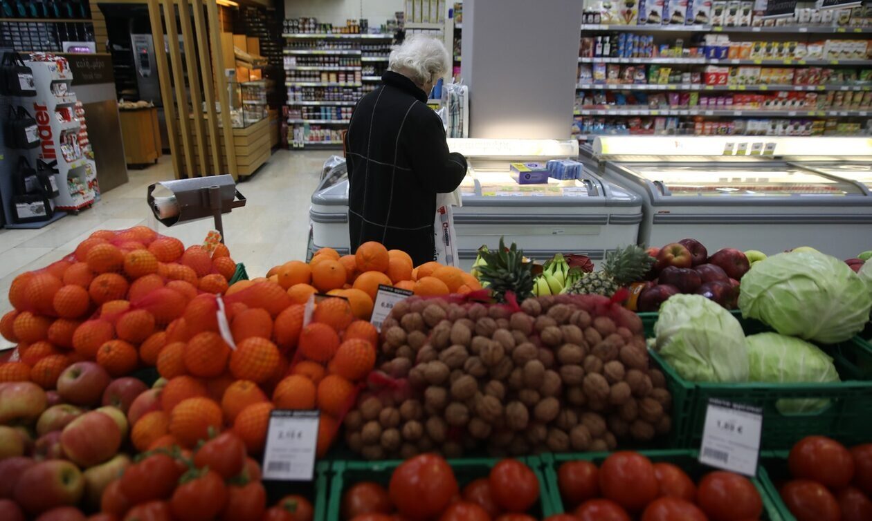 Ακρίβεια: Πώς μπαίνει «φρένο» στις ανατιμήσεις σε φρούτα και λαχανικά