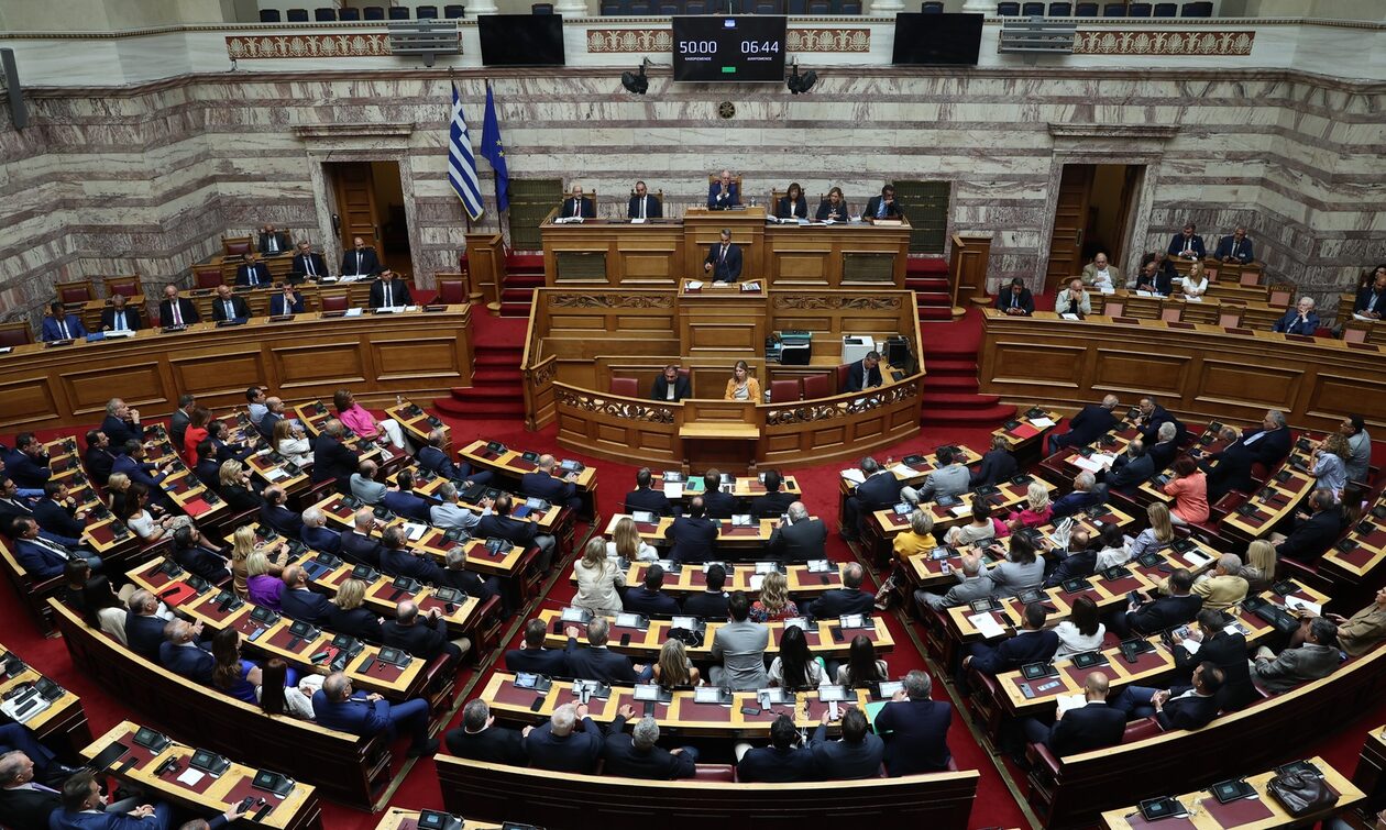 Βουλή: Στην Ολομέλεια το Εργασιακό νομοσχέδιο και η τροπολογία για τριετίες
