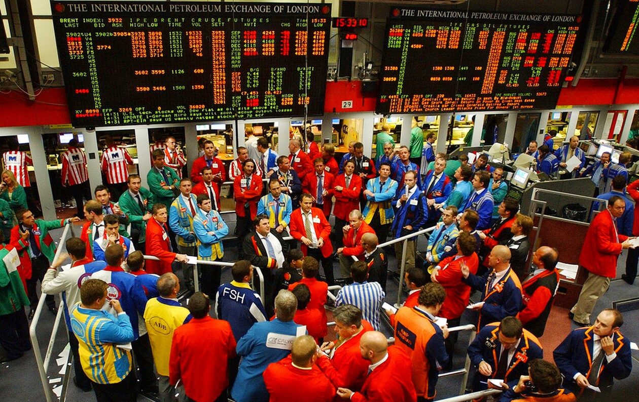Το «έξυπνο χρήμα» ποντάρει δυνατά στο πετρέλαιο 