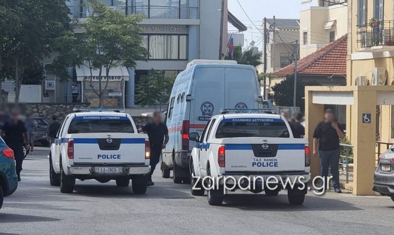 Δίκη στα Χανιά: «Δολοφόνε, φονιά» – To ξέσπασμα της μητέρας του 22χρονου νεκρού