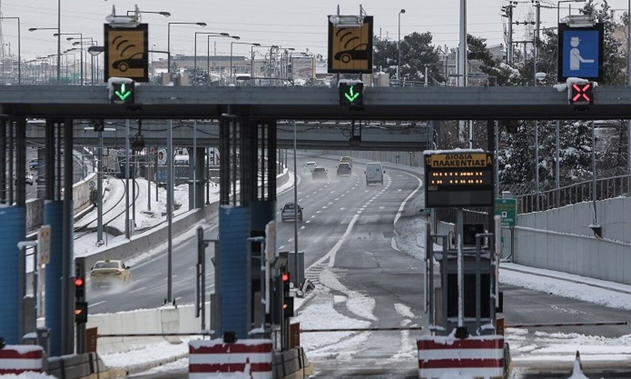 Καραμπόλα με 3 οχήματα στην Αττική Oδό στο ύψος του κόμβου Κύμης