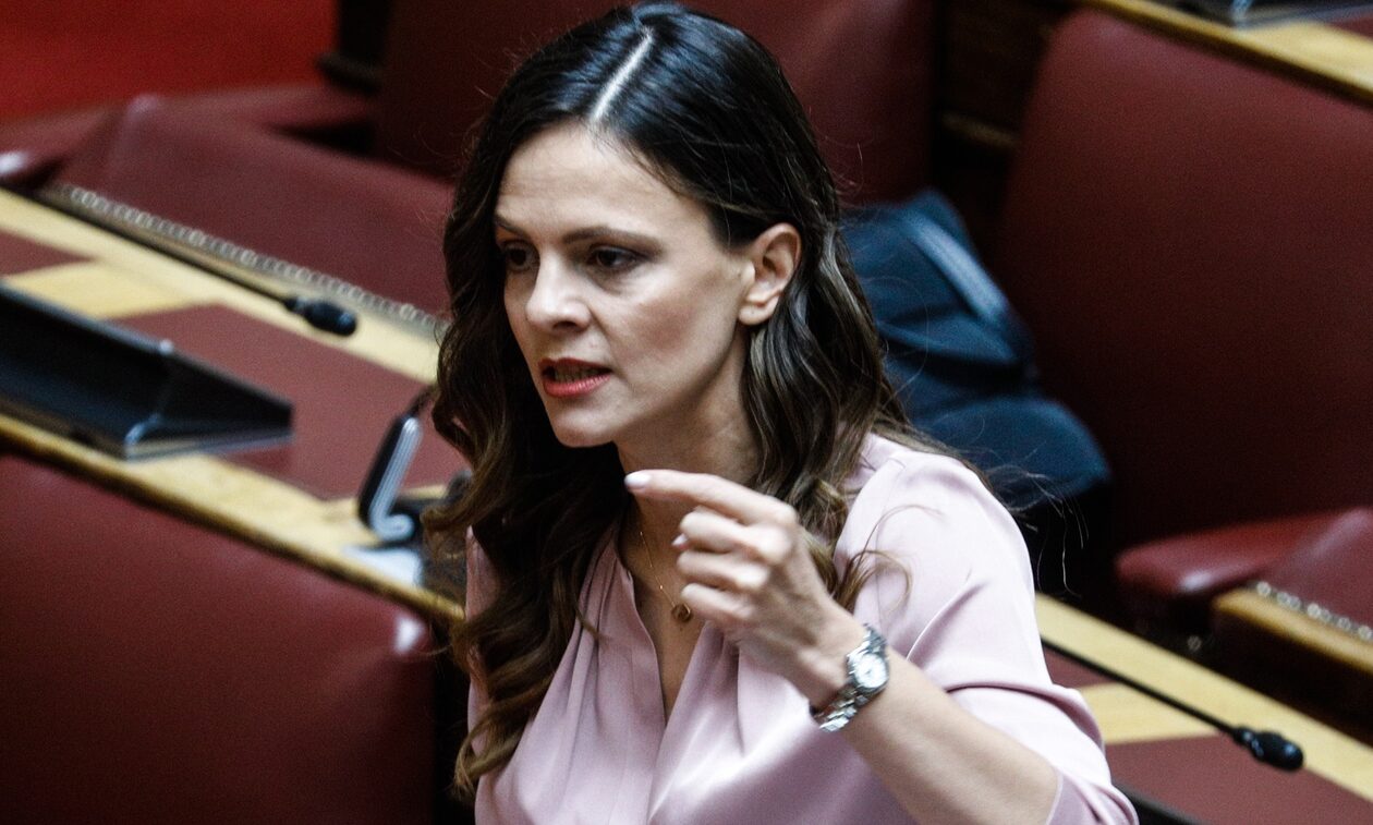 Έφη Αχτσιόγλου: Ανοιχτό παράθυρο για διαγραφές αν χρειαστεί