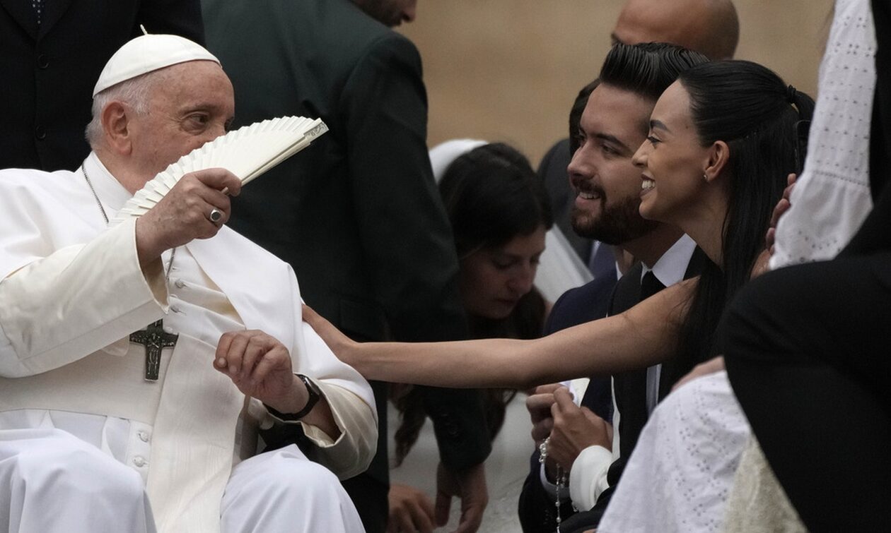 O Πάπας Φραγκίσκος καταγγέλλει την «αδιαφορία» και τον «φόβο» έναντι των μεταναστών
