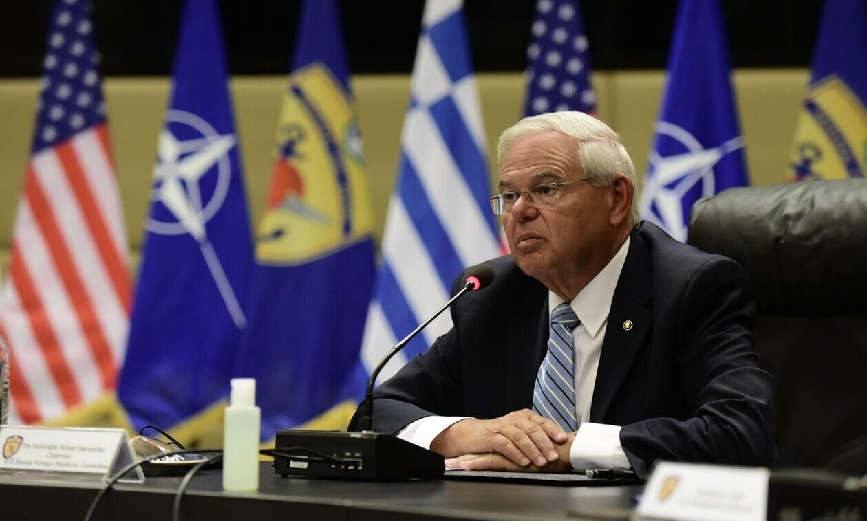 Ρόμπερτ Μενέντεζ: Σε δύσκολη θέση ο Αμερικανός Γερουσιαστής – Διώξη για δωροδοκία