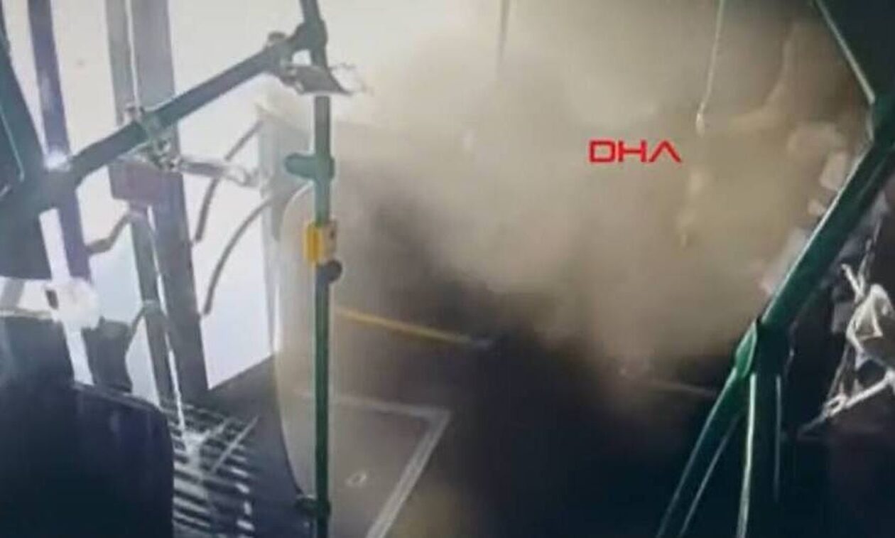 Τουρκία: Βίντεο σοκ από σοβαρό τροχαίο με λεωφορείο – Πετάχτηκαν στον αέρα οι επιβάτες