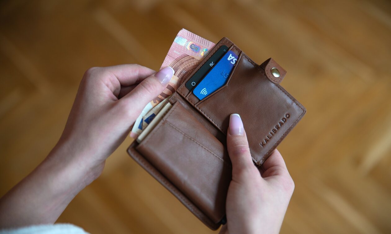 Πώς θα υπολογίζεται ο καθαρός μισθός στον ιδιωτικό τομέα από το νέο έτος – Υπολογίστε τον δικό σας