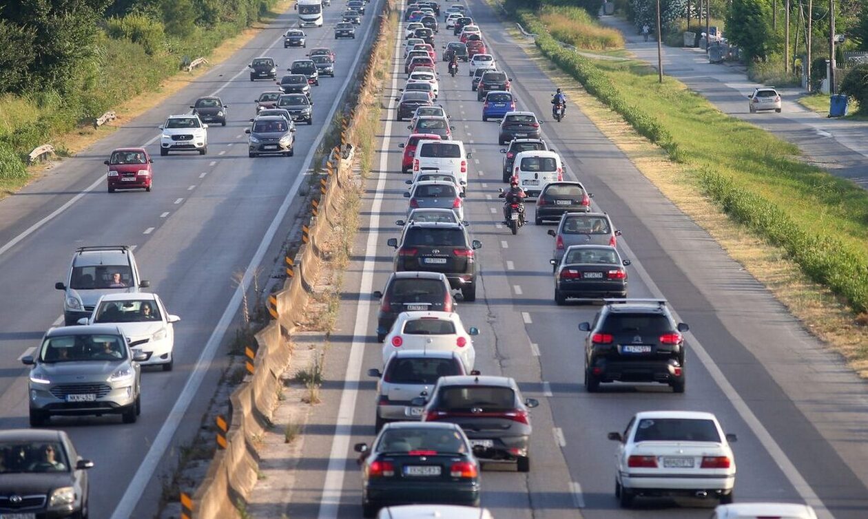 Κίνηση στους δρόμους: Καθυστερήσεις στην Αττική Οδό – Στο «κόκκινο» ο Κηφισός