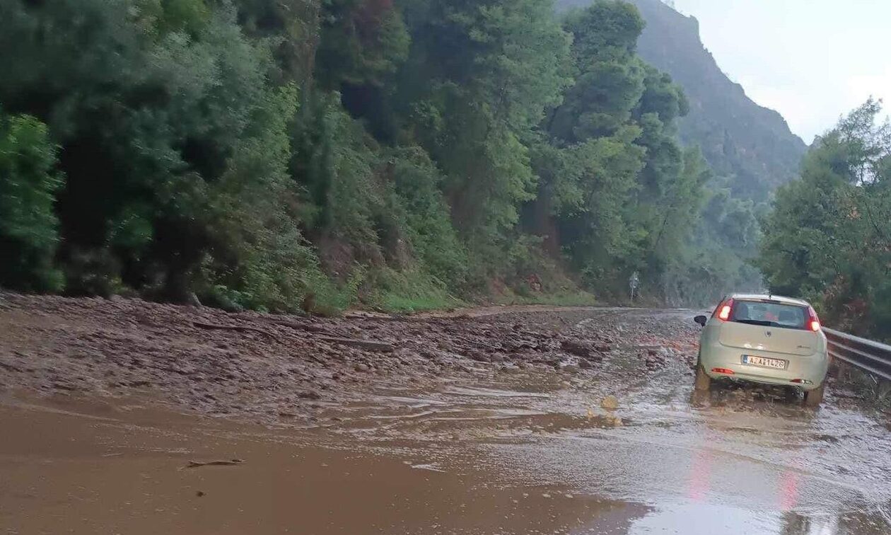 Κακοκαιρία Elias: Μέσω αμφιδρόμησης η κυκλοφορία προς Αθήνα στο ύψος του Ελαιώνα Αιγιαλείας