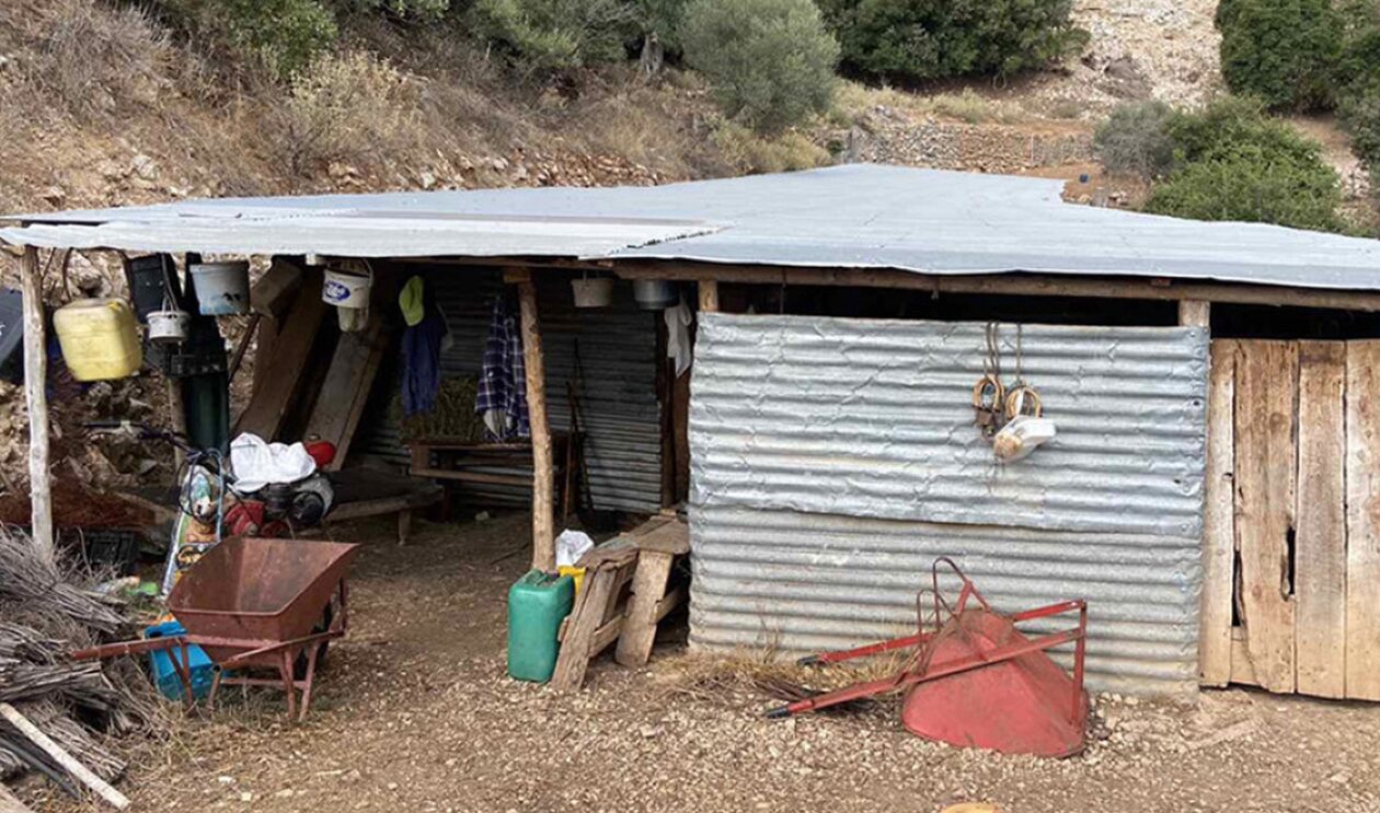Σε ένα μαντρί στο βουνό κρυβόταν ο 38χρονος που σκότωσε τον πατέρα του