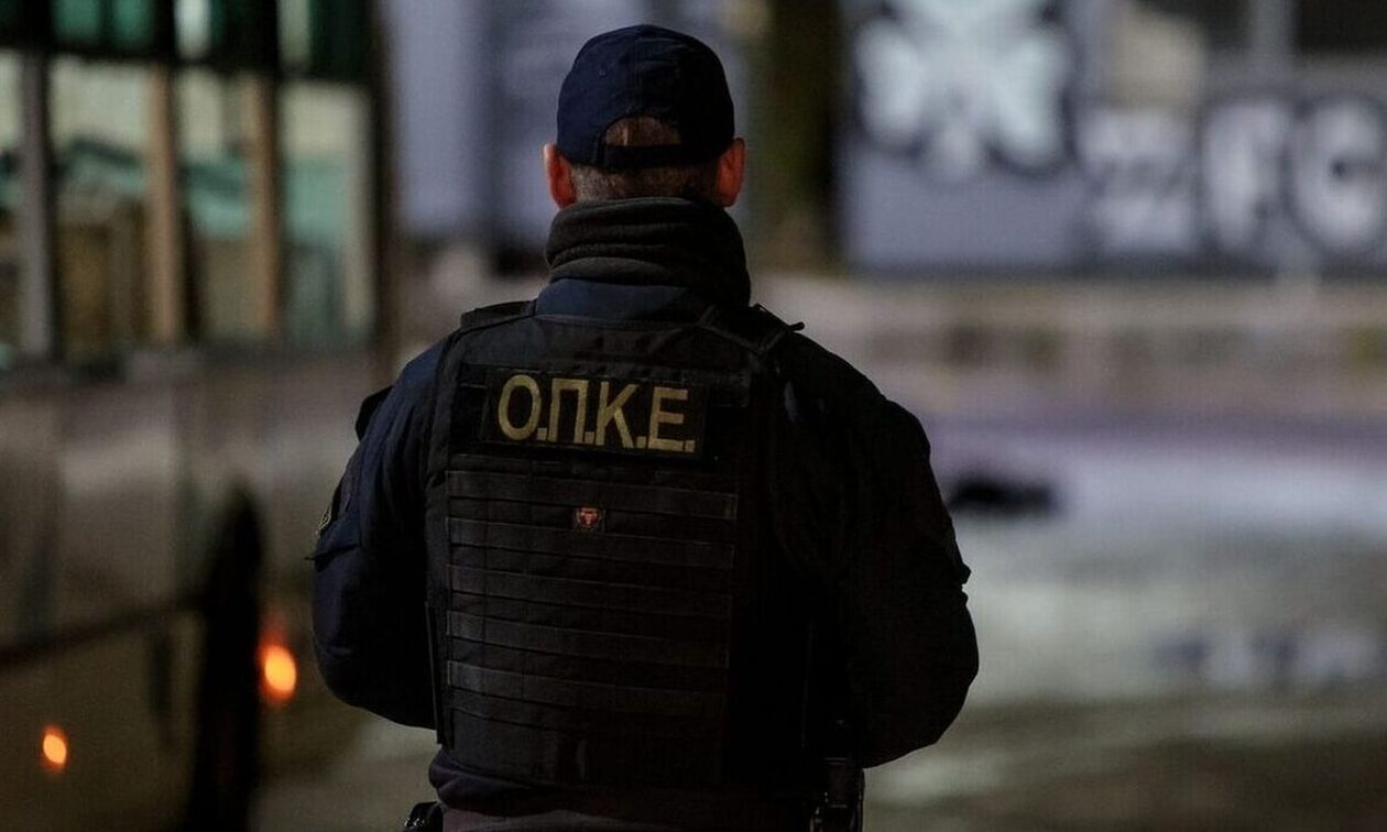 Συναγερμός στο Κολωνάκι: Βαρύς οπλισμός εντοπίστηκε σε διαμέρισμα