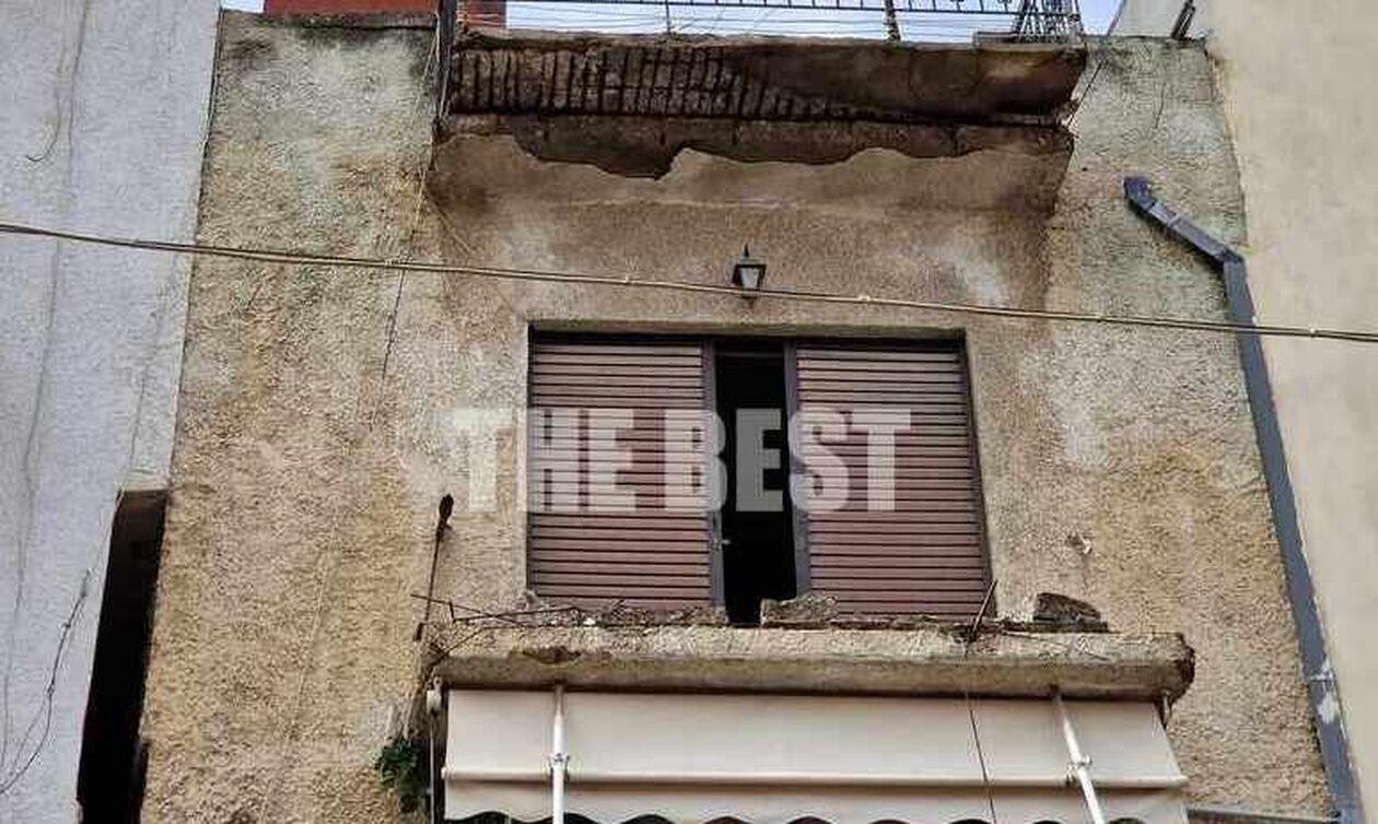 Πάτρα: Κατέρρευσαν μπαλκόνια – Από τύχη δεν υπήρξε τραυματισμός