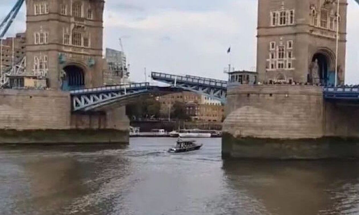 Χάος στο Λονδίνο – «Κόλλησε» ανοιχτή η Tower Bridge