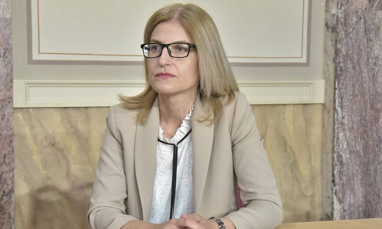 Δώρα Αυγέρη: «Θέλει θράσος να παραδίδεις μαθήματα δημοκρατίας»