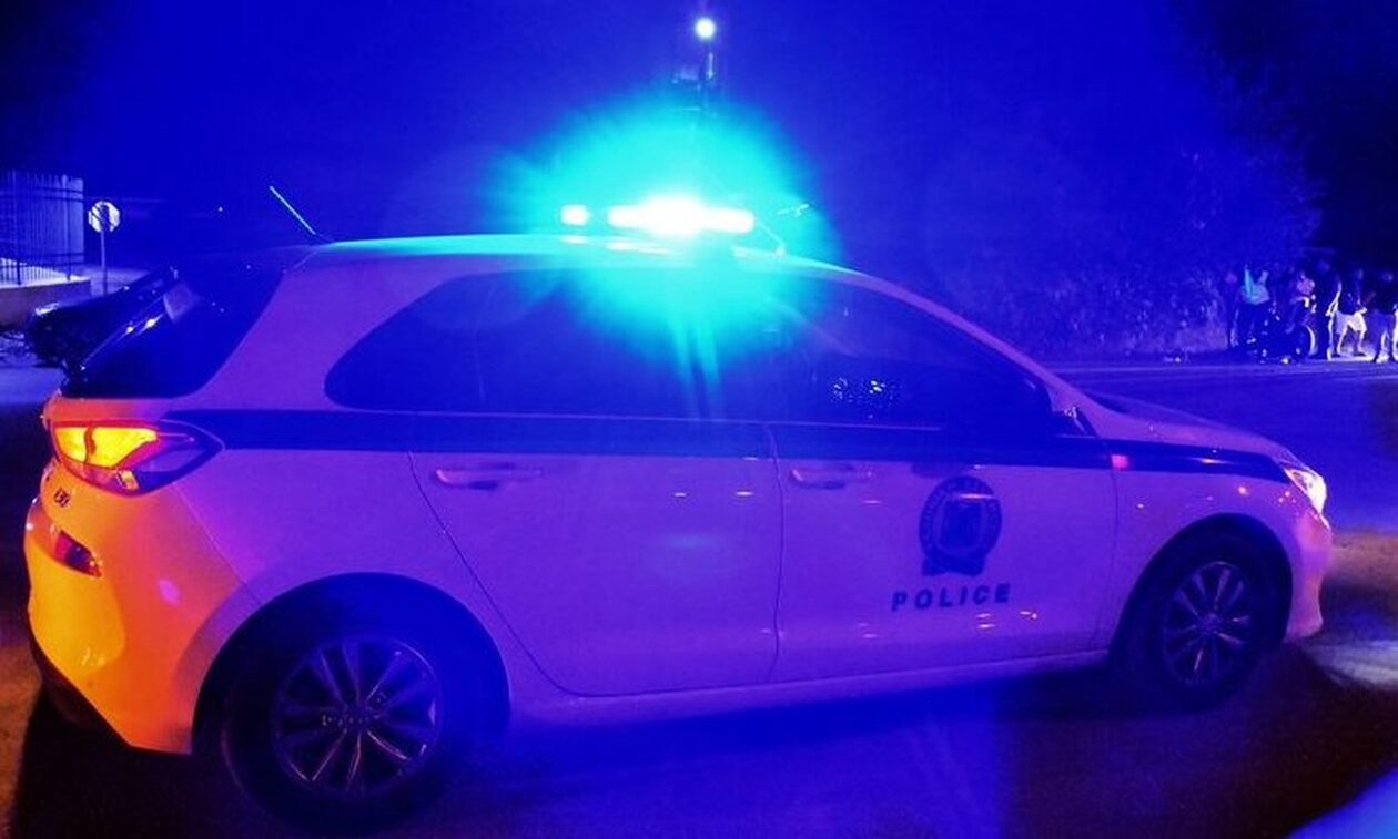 Κακοκαιρία Elias – Λάρισα: Βίντεο από τη στιγμή που αστυνομικοί εκκενώνουν οικισμό