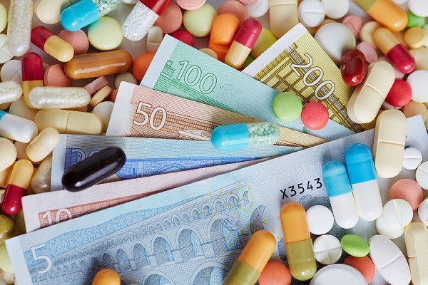 ΣΦΕΕ – ΙΟΒΕ: Ο ρόλος του φαρμάκου είναι στρατηγικής σημασίας με ισχυρό αποτύπωμα στην υγεία και την οικονομία
