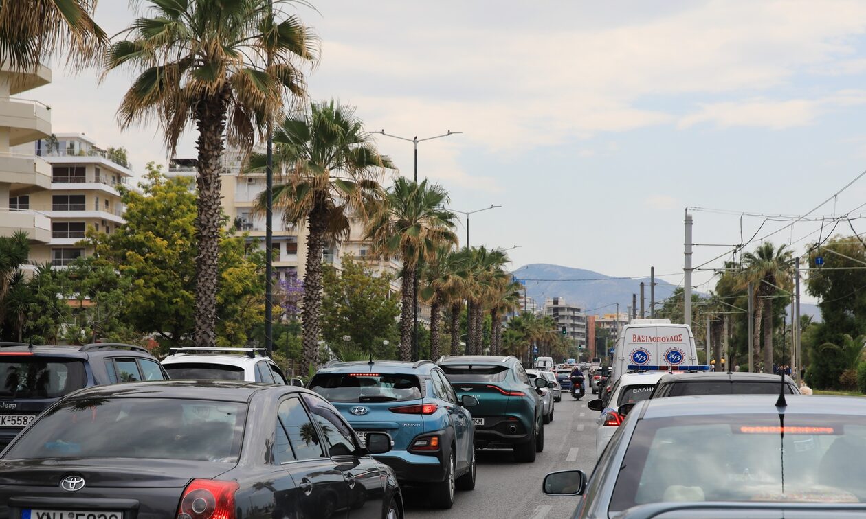 Κίνηση τώρα: Στο κόκκινοι οι κεντρικοί δρόμοι της Αττικής – Δείτε τον χάρτη