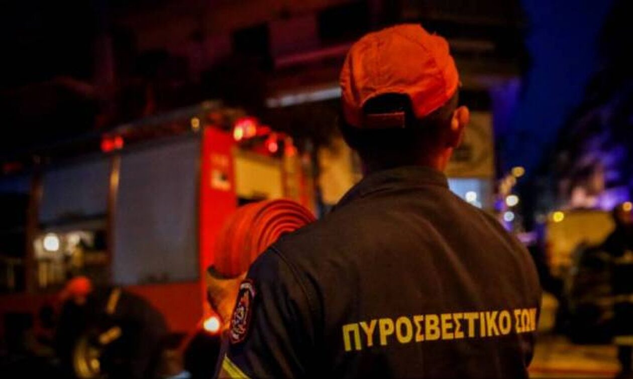 Θεσσαλονίκη: Δύο αυτοκίνητα άρπαξαν φωτιά τα ξημερώματα – Το ένα σταθμευμένο το άλλο εν κινήσει