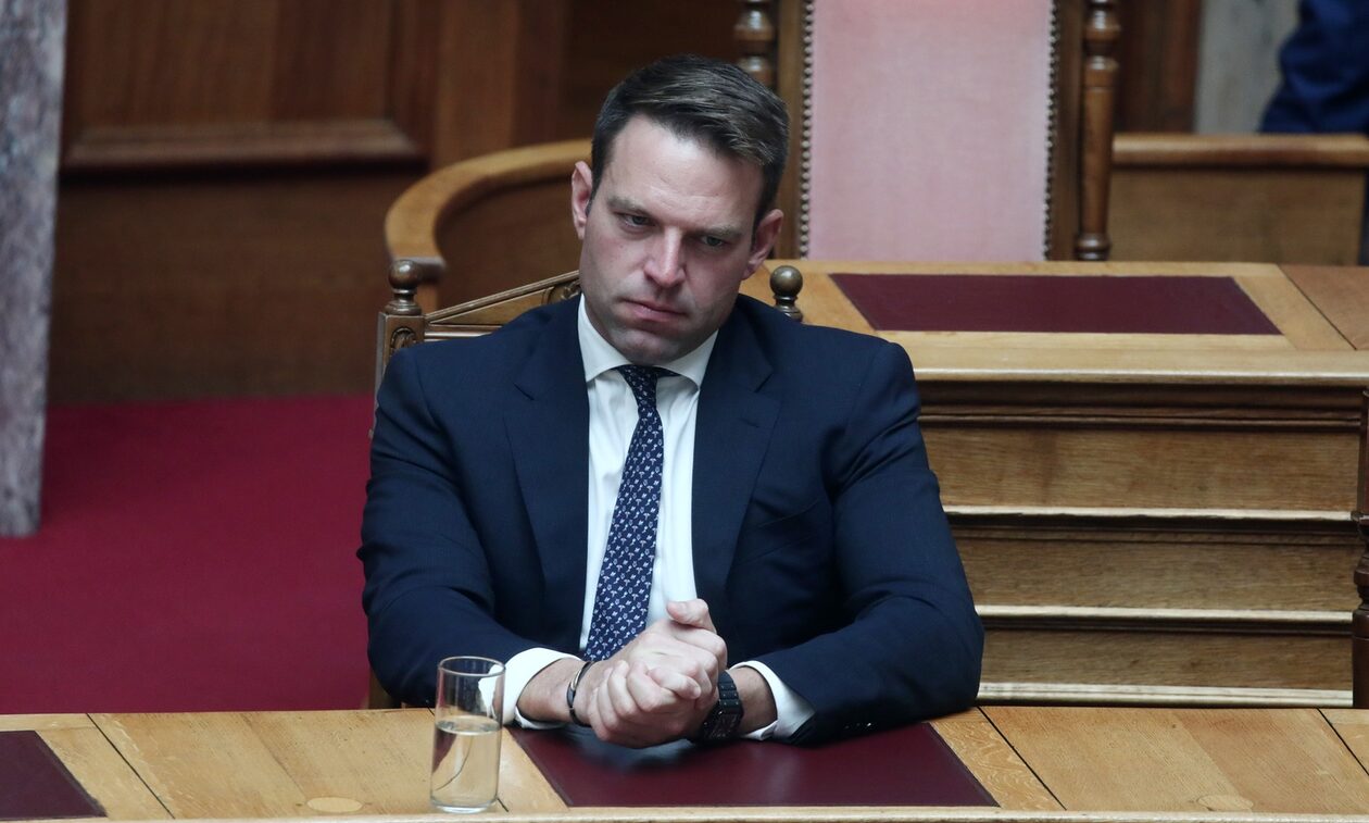 Πλεύρης: Πρώτη εμφάνιση Κασσελάκη σε ρόλο χειροκροτητή στην Ολομέλεια