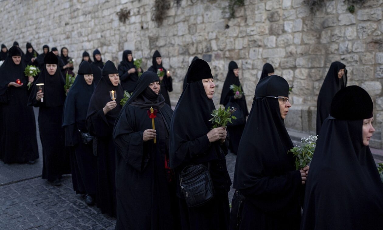 Οργή στην Ιερουσαλήμ: Υπερορθόδοξοι Εβραίοι…φτύνουν καθώς περνάει χριστιανική πομπή