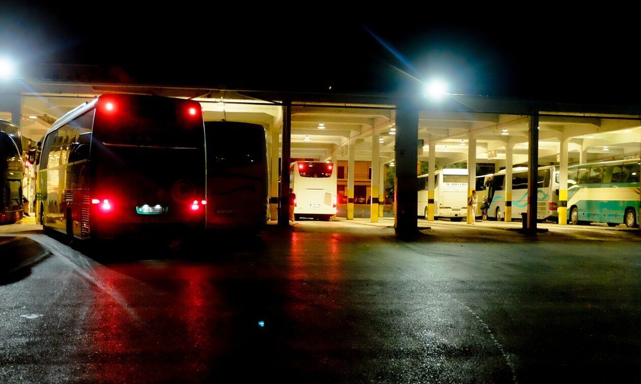 Τρόμος στο Ηράκλειο: Άγνωστοι επιτίθενται με πέτρες στα λεωφορεία του ΚΤΕΛ
