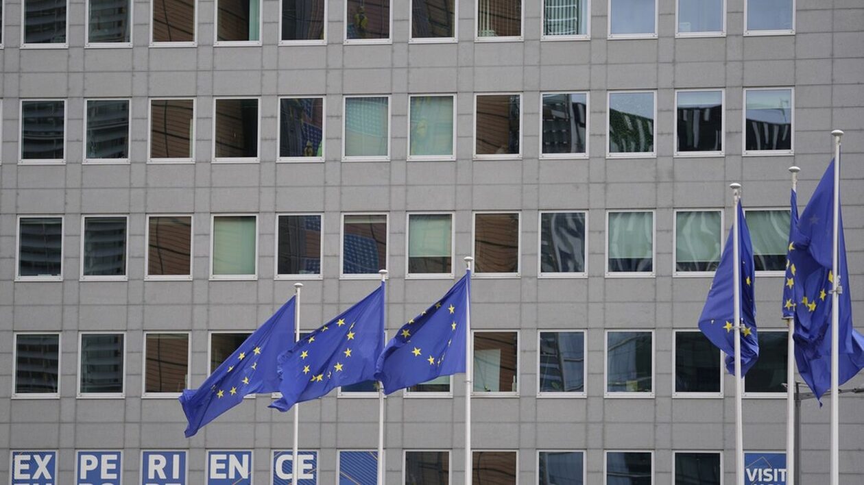 Politico: Η ΕΕ θα ανακοινώσει ενταξιακές συνομιλίες με την Ουκρανία έως τον Δεκέμβριο