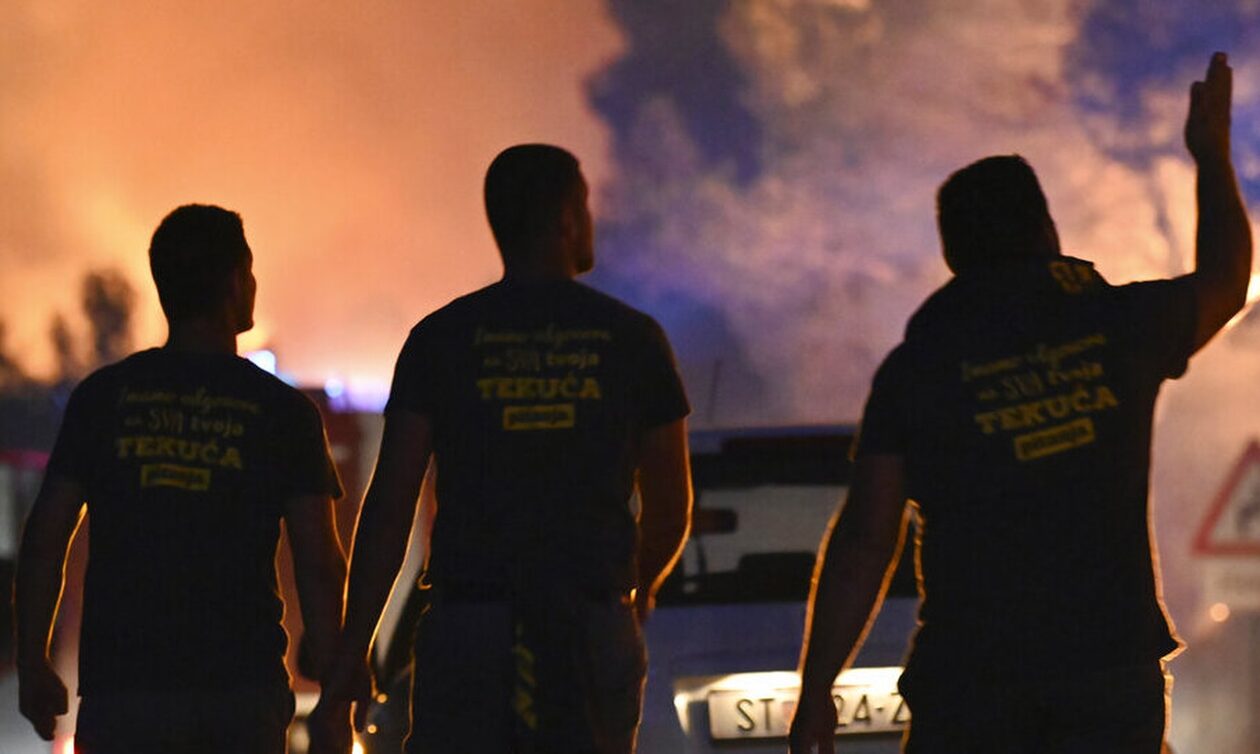 Κροατία: Τοξικοί καπνοί από πυρκαγιά σε αποθήκη πλαστικών