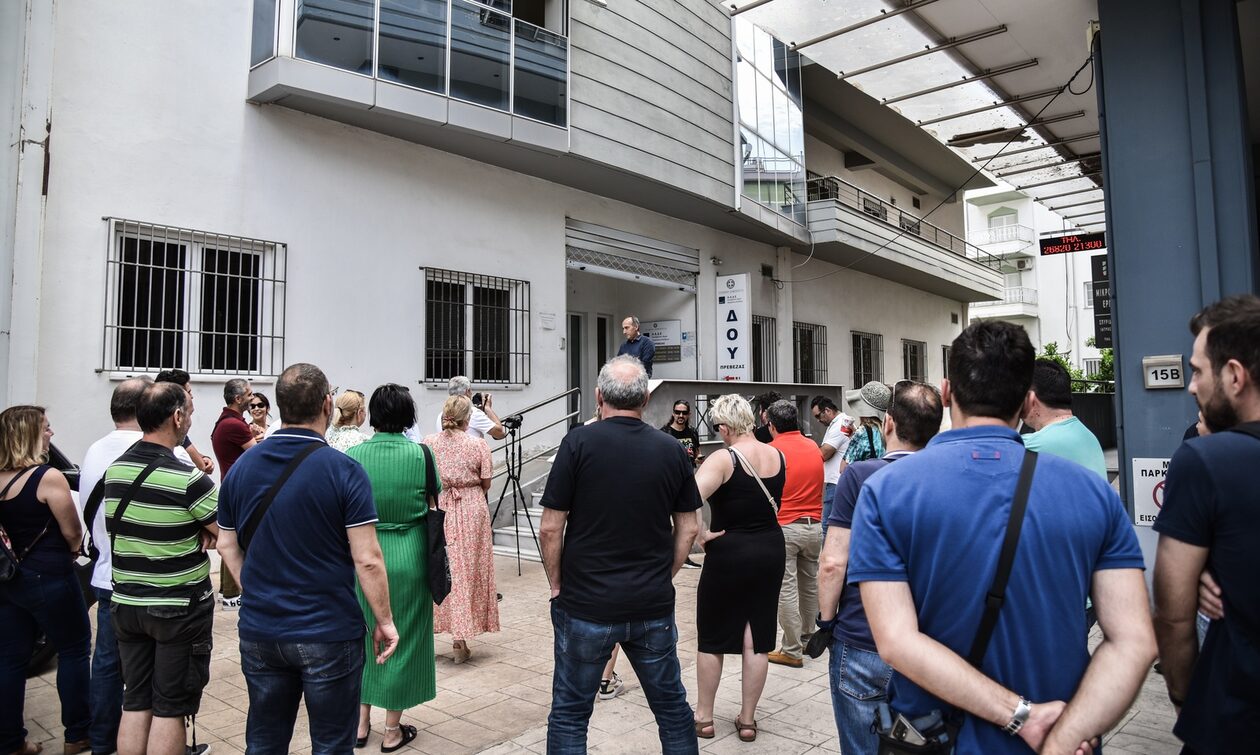 ΑΑΔΕ: Αγώνας δρόμου να προλάβει φοροϋποθέσεις που παραγράφονται – Πότε και ποιοι θα πάρουν ραβασάκια