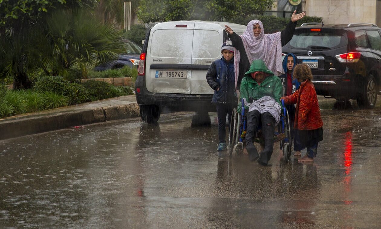 SOS από τη UNICEF: 20.000 παιδιά εκτοπίζονται κάθε μέρα από καταιγίδες, πλημμύρες και πυρκαγιές