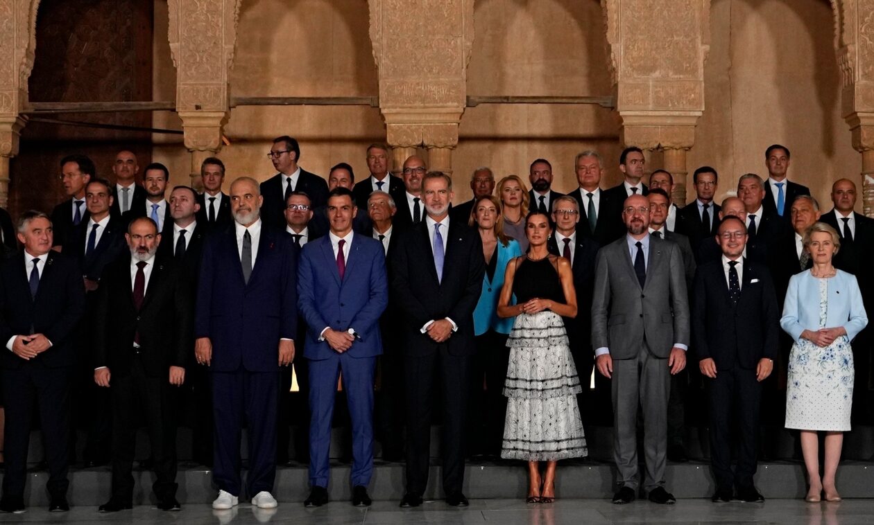 Γρανάδα: Τα «κλικ» από τη δεξίωση των Ευρωπαίων ηγετών – Οι χειραψίες και τα «πηγαδάκια»