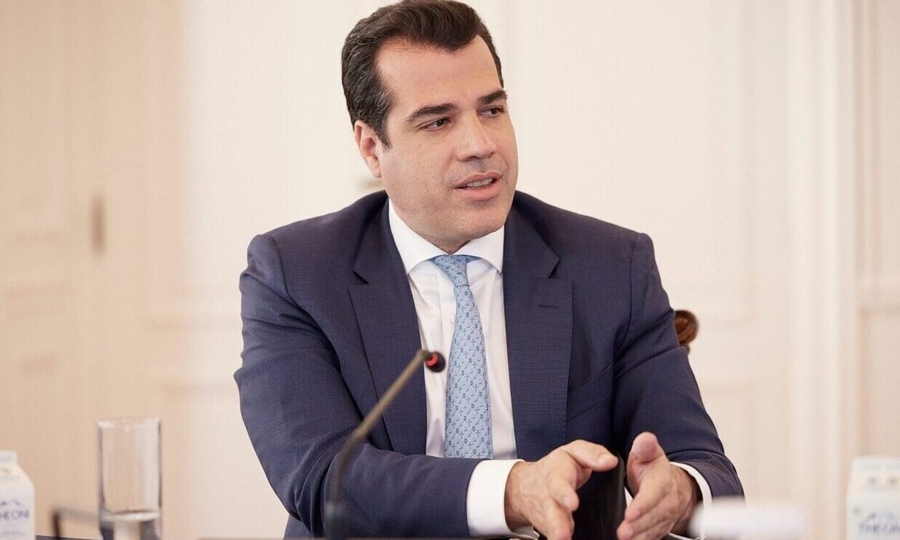 «Πυρά» Πλεύρη κατά Κασσελάκη για το «θέλουμε ν’ αποκτήσουμε δύο αγόρια»