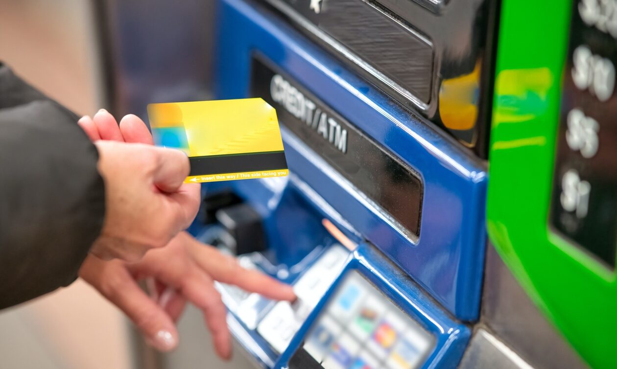 Υπολογίστε με ένα κλικ την τριπλή αύξηση στον κατώτατο μισθό του 2024 και τις νέες καθαρές αποδοχές