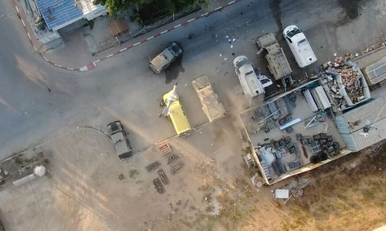 Πόλεμος στο Ισραήλ: Η στιγμή που drone της Χαμάς βομβαρδίζει ασθενοφόρο (βίντεο)