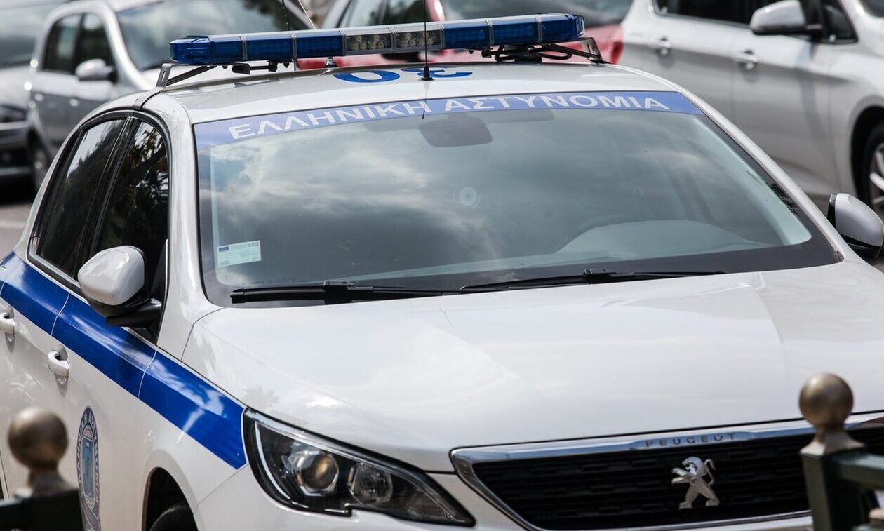 Άγριο ξύλο το βράδυ της Παρασκευής στο κέντρο της Λαμίας – Συνελήφθη νεαρός με μαχαίρι και γκλοπ