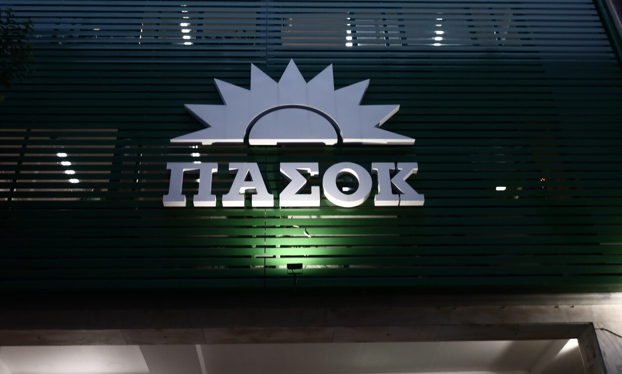 ΠΑΣΟΚ: «Ο Παύλος Πολάκης στοχοποιεί τον γελοιογράφο Δημήτρη Χαντζόπουλο»