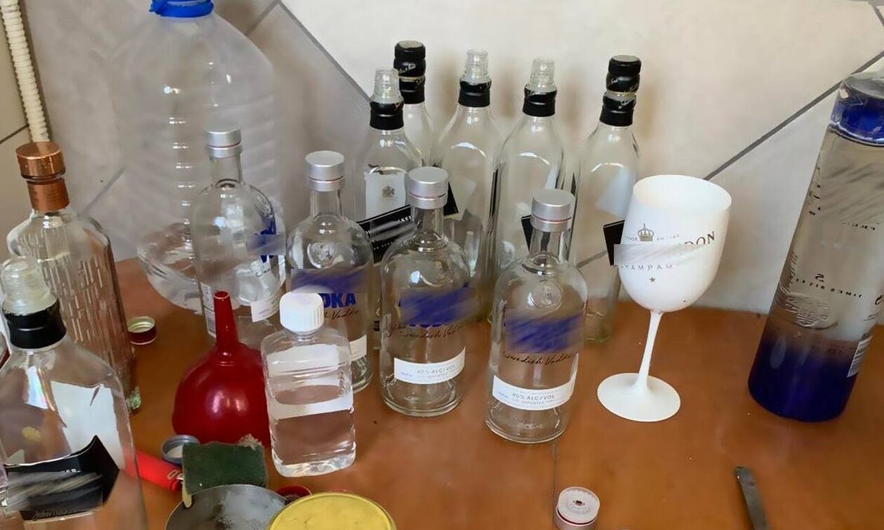 Τέσσερις χώρους παράνομης εμφιάλωσης νοθευμένων ποτών εντόπισε το ΣΔΟΕ σε Αθήνα και Άγιο Δημήτριο