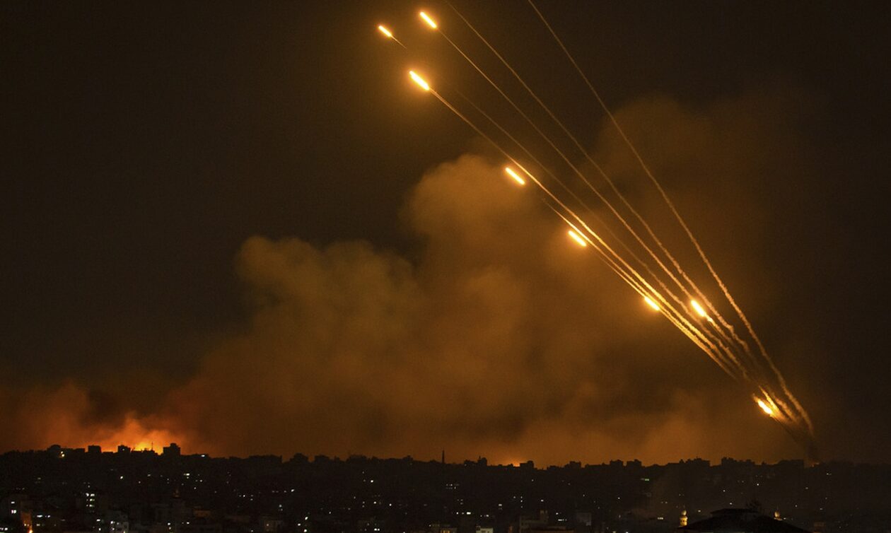 Iron Dome: «Τρωτή» η «σιδερένια ασπίδα» του Ισραήλ – Πώς η Χαμάς μπόρεσε να την εξουδετερώσει