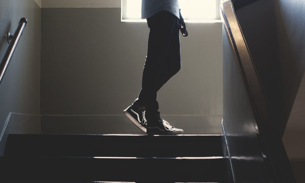 Θεσσαλονίκη: Ελεύθεροι με όρους οι τέσσερις 17χρονοι που χτύπησαν και εκβίαζαν συνομίλικό τους