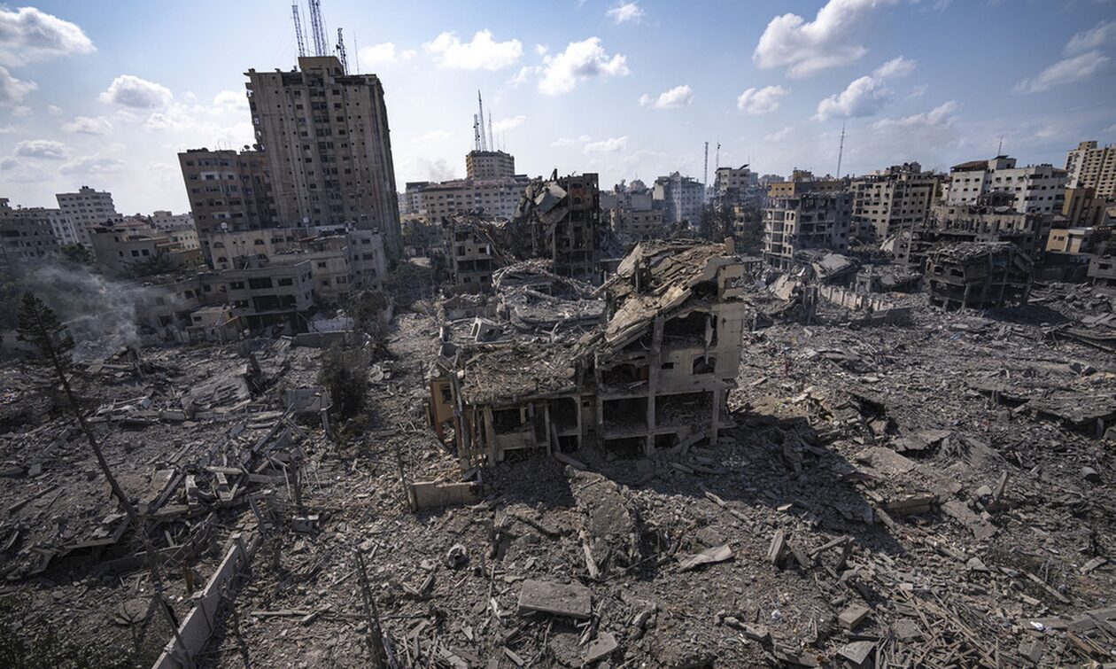 Συγκλονίζει δημοσιογράφος από τη Γάζα: «Ξύπνησα από σπασμένα γυαλιά στο κεφάλι μου»