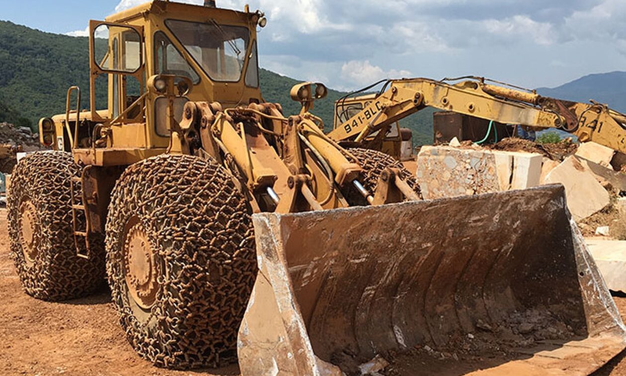 Κρήτη: Εντοπίστηκε σε ελαιώνα στο Λασίθι μηχάνημα έργων που είχε κλαπεί από τα Χανιά