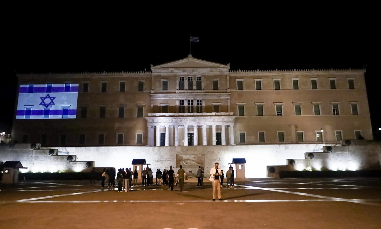 Η Βουλή φωταγωγήθηκε με τη σημαία του Ισραήλ