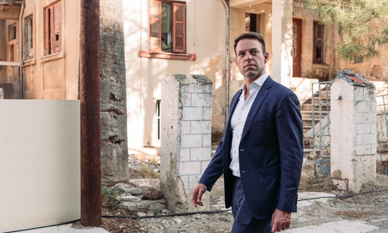 Ασκήσεις εσωκομματικών ισορροπιών από τον Κασσελάκη, με «καρότο και μαστίγιο»